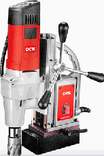TALADRO BASE MAGNETICA 1600W MAGNETISMO 15000N DIAMETRO MAX. DE PERFORACION TALADRO 23MM. NUCLEO 50MM MAX. NUCLEO M20 (NO INCLUIDO) PESO 24KG INCLUYE CONJUNTO MT3. CARBONES